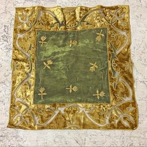 Vintage Bazaar Tudor Line 20x20 Pillowcase